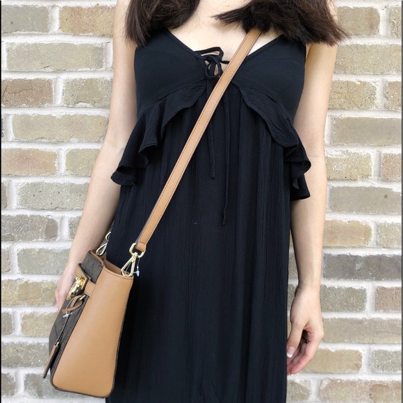 Gaby’sBags👜💕- NWT Michael Kors Small Crossbody - Picture 3 of 8